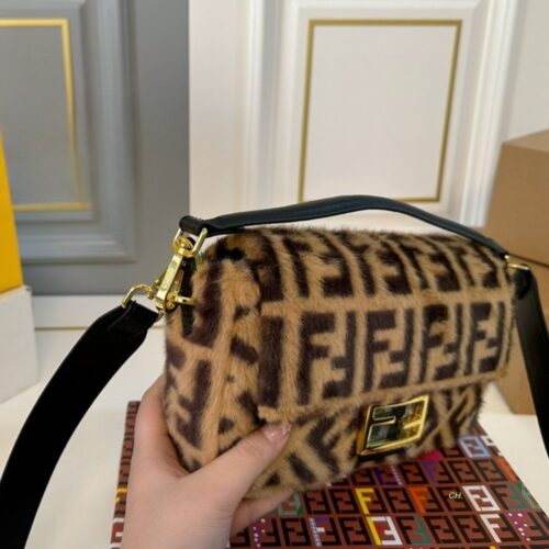 fendi baguette sheepskin bag brown 26cm k0api.jpg