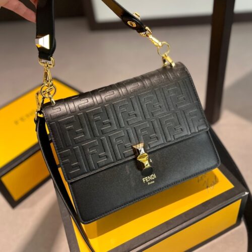fendi logo embossed kan i black 24cm xeiiq.jpg