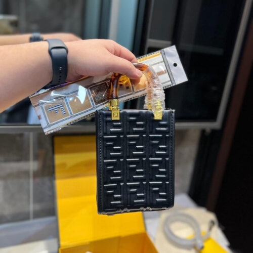 fendi mini sunshine shopper black 18cm 8bs051amcif0kur kziau.jpg