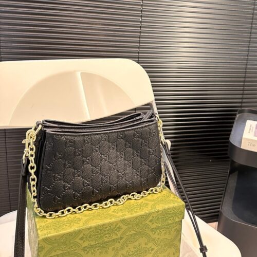 gucci gg emblem small shoulder bag black leather 23cm 6rnco.jpg