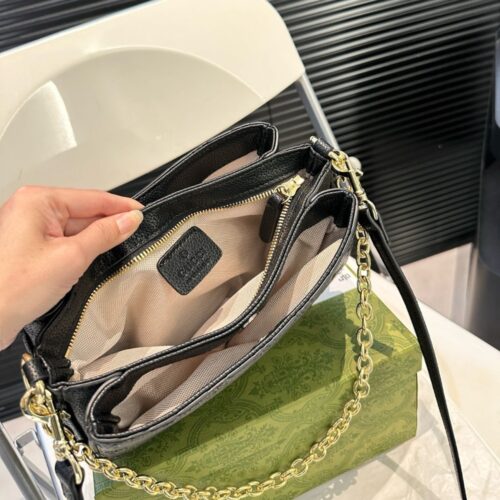 gucci gg emblem small shoulder bag black leather 23cm 9anka.jpg