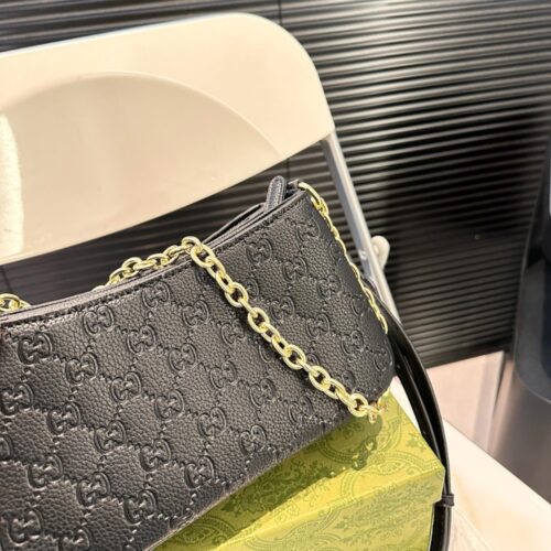 gucci gg emblem small shoulder bag black leather 23cm qsf5x.jpg