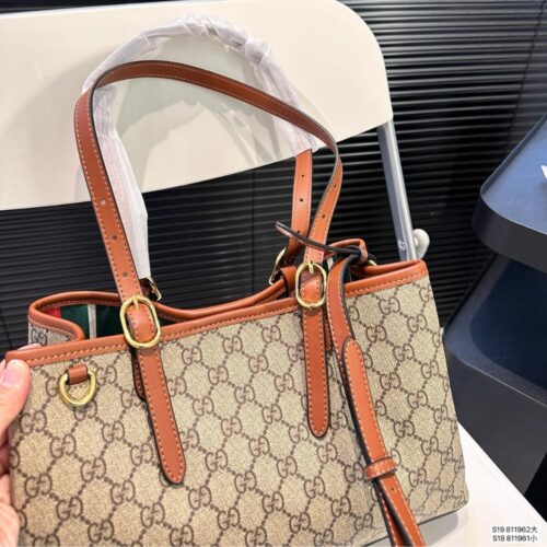 gucci gg emblem small tote bag beige and dark brown 31cm mr5ka.jpg