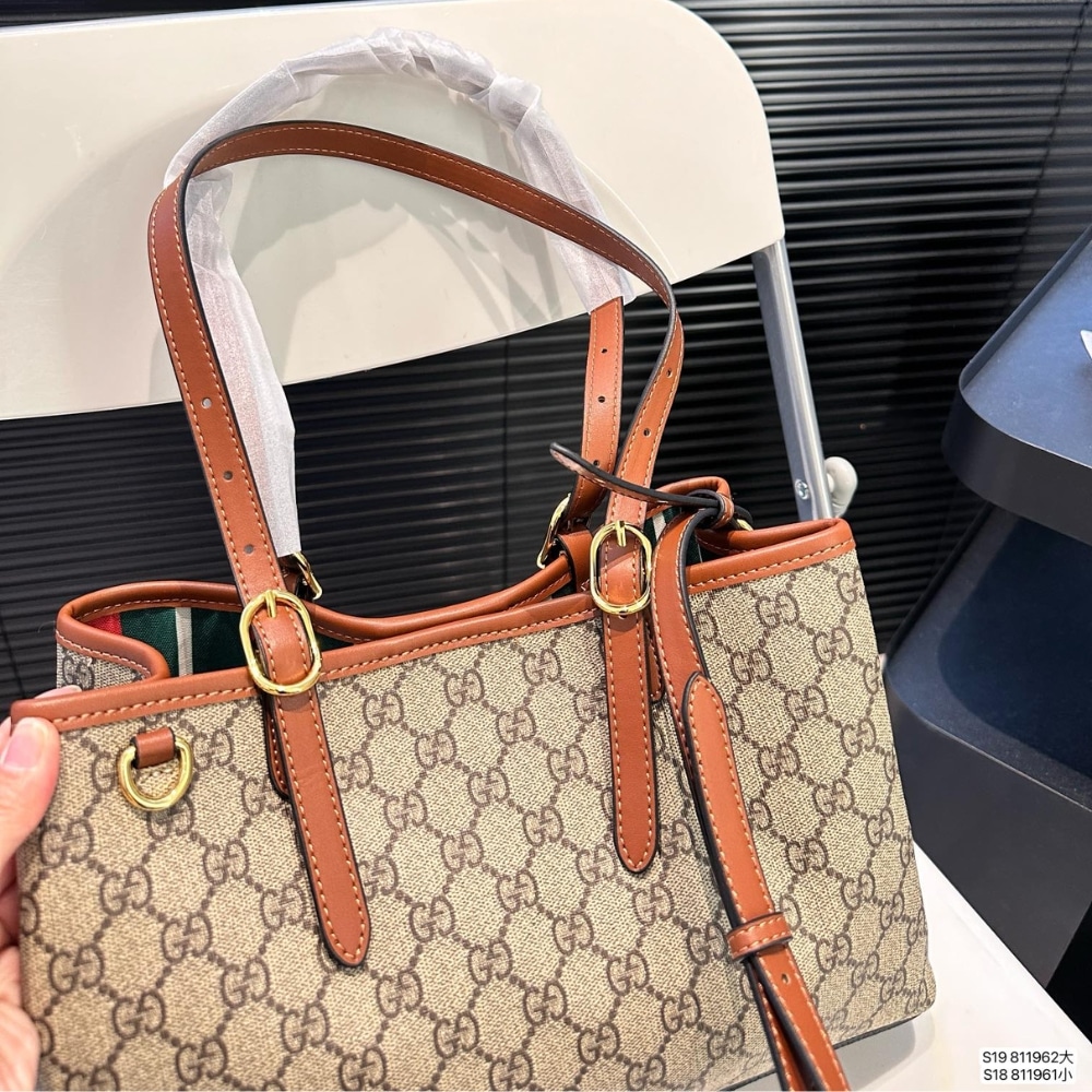 gucci gg emblem small tote bag beige and dark brown 31cm mr5ka.jpg