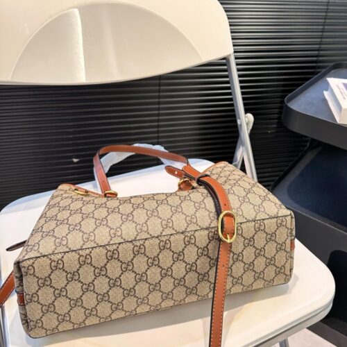 gucci gg emblem small tote bag beige and dark brown 31cm y3bjr.jpg
