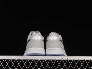 Air Jordan 1 Retro Low Dior 4