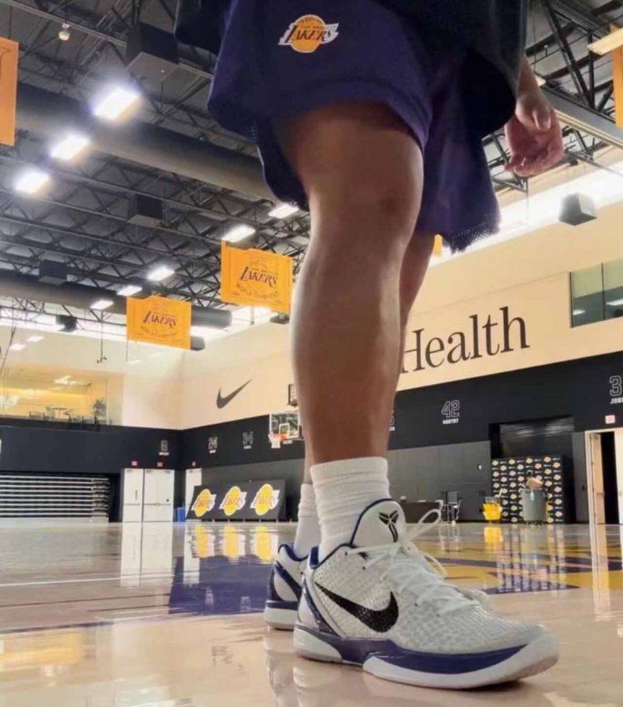 Kobe 6 Concord on the Lakers court
