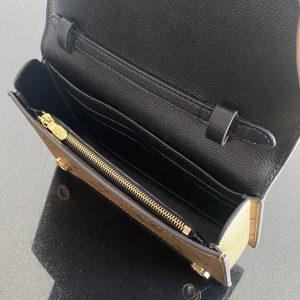 LV BOOK CHAIN WALLET3.jpg