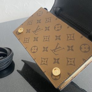 LV BOOK CHAIN WALLET7.jpg