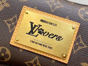 LV Wallet Bone Wearable 5