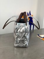 Louis Vuitton Pillow Onthego GM 6 1.jpg