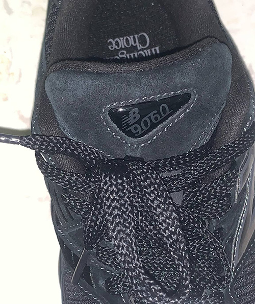 New balance 9060 Triple Black logo