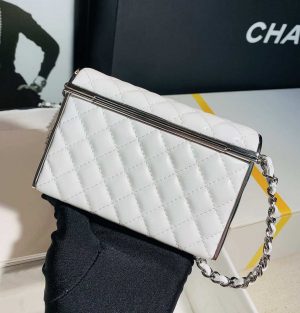 chanel 22a small evening bag limited edition white lambskin slivery 003 luxibags.ru .jpg