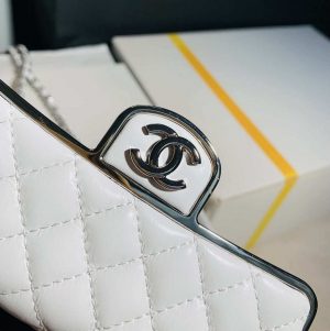 chanel 22a small evening bag limited edition white lambskin slivery 005 luxibags.ru .jpg
