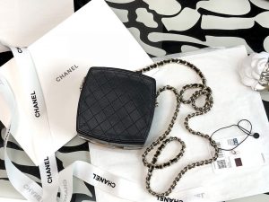 chanel ap2398 small vanity case lambskin gold tone metal white and gold 007 luxibags.ru .jpg