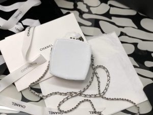 chanel ap2398 small vanity case lambskin gold tone metal white and silver 006 luxibags.ru .jpg