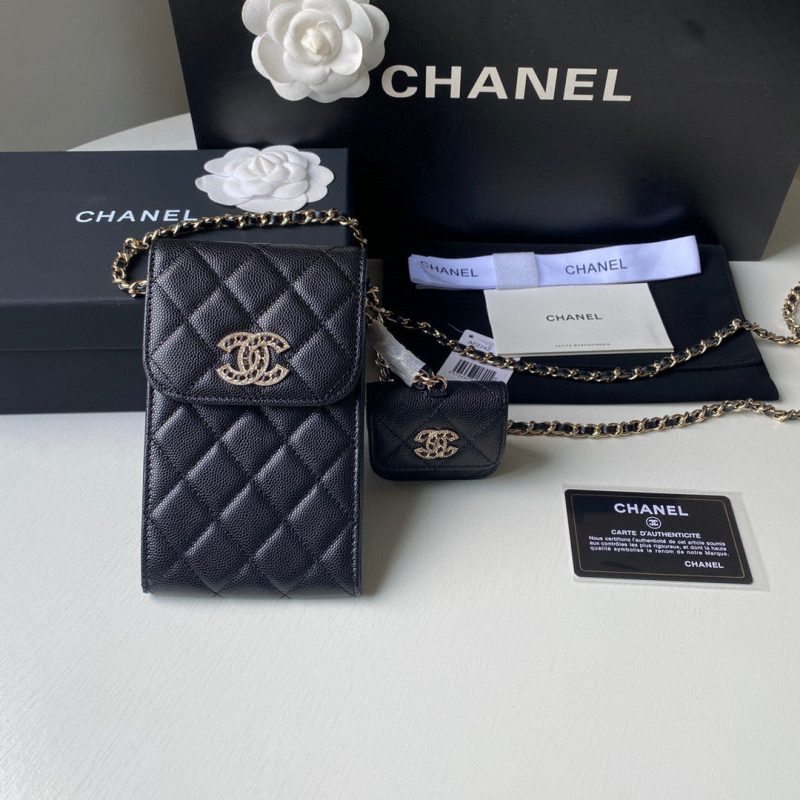 chanel ap2742 phone airpods pro case with chain grained shiny black 01 luxibags.ru .jpg