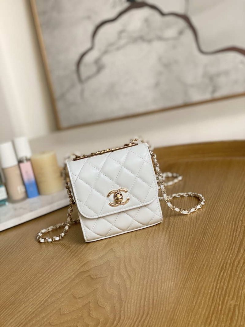 chanel ap3020 clutch with chain lambskip gold tone metal white 001 luxibags.ru .jpg