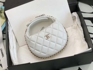 chanel ap3095 pouch lambskin gold tone metal white 002 luxibags.ru .jpg