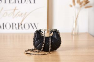 chanel ap3232 clutch with chain lambskin shiny light gold metal black 003 luxibags.ru .jpg