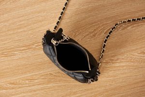 chanel ap3232 clutch with chain lambskin shiny light gold metal black 007 luxibags.ru .jpg