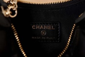 chanel ap3232 clutch with chain lambskin shiny light gold metal black 009 luxibags.ru .jpg