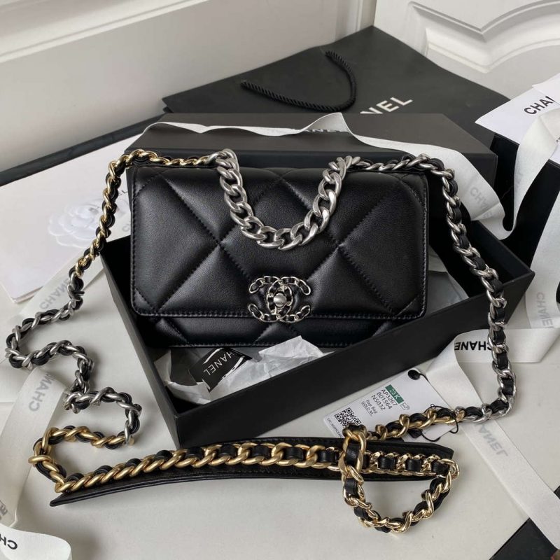 chanel ap3267 19 wallet on chain woc shiny lambskin black 001 luxibags.ru .jpg