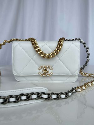 chanel ap3267 19 wallet on chain woc shiny lambskin white 01 luxibags.ru .jpg