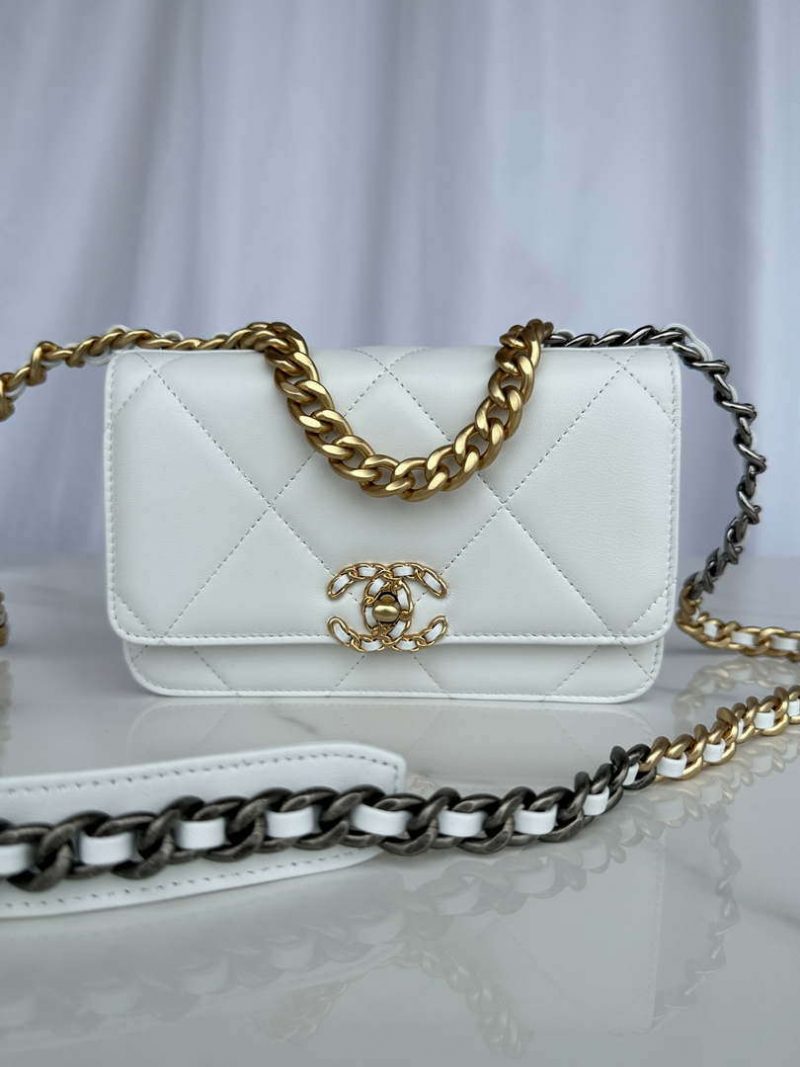 chanel ap3267 19 wallet on chain woc shiny lambskin white 01 luxibags.ru .jpg