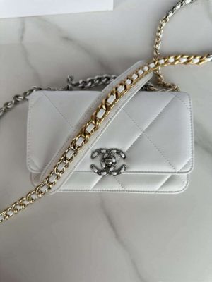 chanel ap3267 19 wallet on chain woc shiny lambskin white 15 luxibags.ru 700x933 1.jpg