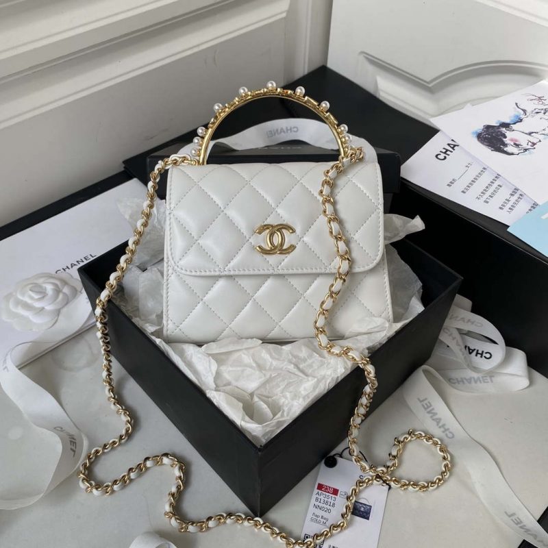 chanel ap3513 woc clutch with chain lambskin imitation pearls enamel gold white 001 luxibags.ru .jpg