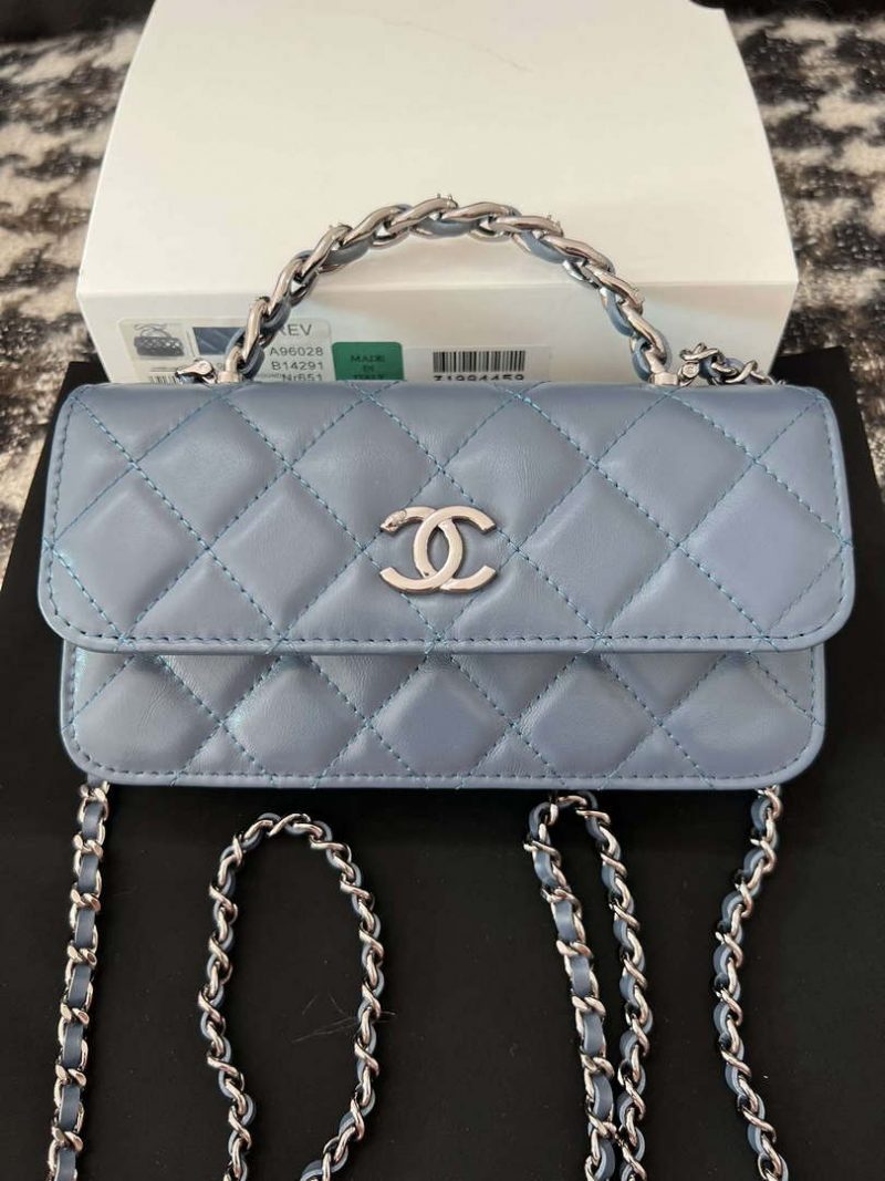 chanel ap3566 clutch with chain blue shiny crumpled calfskin strass ruthenium finish metal 01 luxibags.ru .jpg