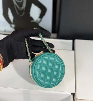 chanel ap3704 clutch with chain lambskin enamel gold tone metal green white 002 luxibags.ru .jpg