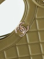 chanel as1010 31 larage shopping bag shiny lambskin green 002 luxibags.ru .jpg