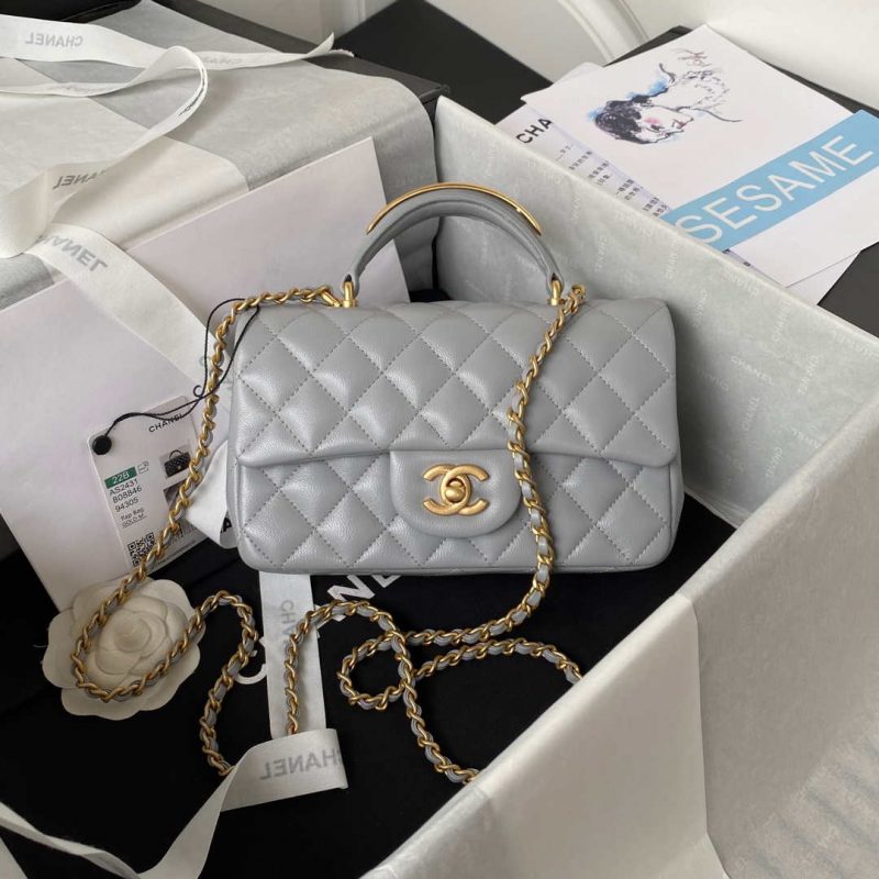 Wholesale replica highest quality luxury handbags, clothing, shoes, jewelry, etc. in cheaper price! Up to 70% discount now. Quality Guarantee!