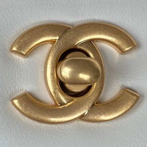 Wholesale replica highest quality luxury handbags, clothing, shoes, jewelry, etc. in cheaper price! Up to 70% discount now. Quality Guarantee!