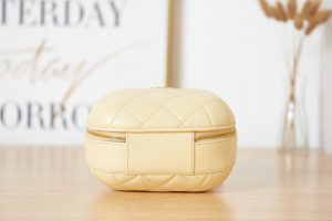 chanel as3066 small vanity case lambskin gold tone metal apricot 06 luxibags.ru .jpg