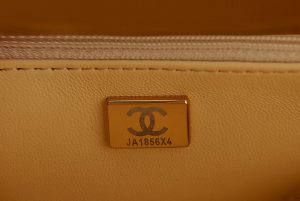 chanel as3066 small vanity case lambskin gold tone metal apricot 08 luxibags.ru .jpg