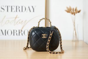 chanel as3066 small vanity case lambskin gold tone metal black 02 luxibags.ru .jpg
