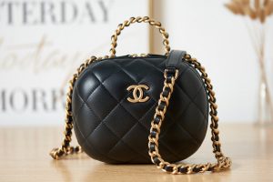 chanel as3066 small vanity case lambskin gold tone metal black 03 luxibags.ru .jpg