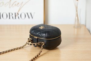 chanel as3066 small vanity case lambskin gold tone metal black 06 luxibags.ru .jpg