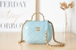 chanel as3066 small vanity case lambskin gold tone metal blue 01 luxibags.ru .jpg