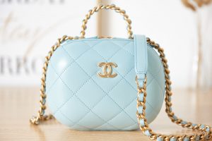 chanel as3066 small vanity case lambskin gold tone metal blue 02 luxibags.ru .jpg