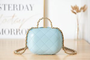 chanel as3066 small vanity case lambskin gold tone metal blue 04 luxibags.ru .jpg