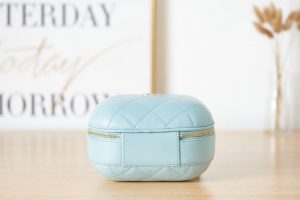 chanel as3066 small vanity case lambskin gold tone metal blue 06 luxibags.ru .jpg