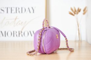 chanel as3066 small vanity case lambskin gold tone metal purple 03 luxibags.ru .jpg