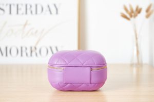 chanel as3066 small vanity case lambskin gold tone metal purple 06 luxibags.ru .jpg