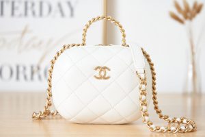 chanel as3066 small vanity case lambskin gold tone metal white 02 luxibags.ru .jpg