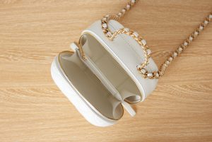 chanel as3066 small vanity case lambskin gold tone metal white 07 luxibags.ru .jpg