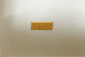 chanel as3066 small vanity case lambskin gold tone metal white 09 luxibags.ru .jpg